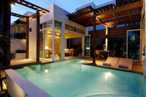 Desain Rumah Mewah dengan Kolam Renang Yang Berkesan